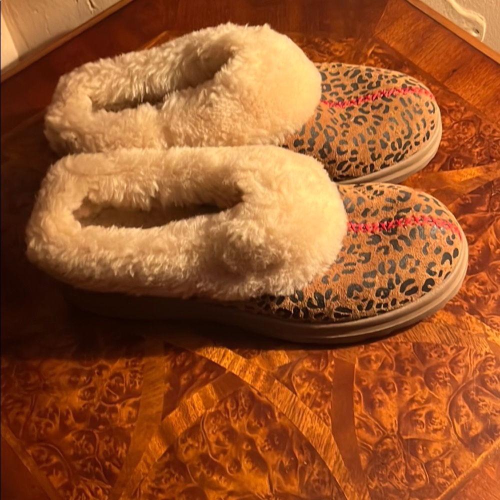 Ugg Leopard Slippers